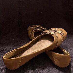 Women's Green Ballet Flats with Decorative Buckle